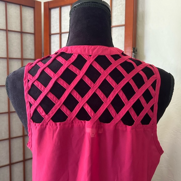 Sheer Grid Cutout Back Red Top - Picture 7 of 14